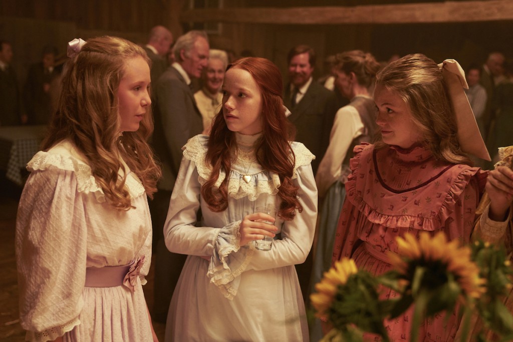 La situation est tendue entre Josie (Miranda McKeon), Anne (Amybeth McNulty) et Ruby (Kyla Matthews).
